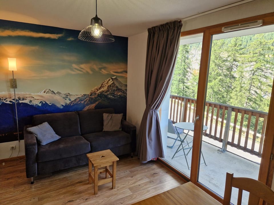 View (from property/room), Balcony/Terrace, Living room