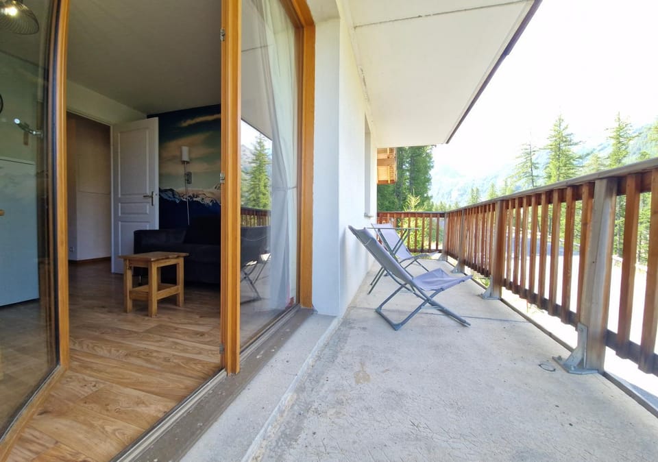 View (from property/room), Balcony/Terrace, Living room