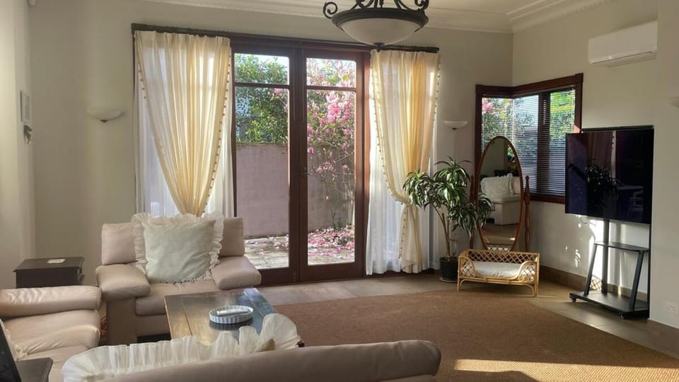 Communal lounge/ TV room, TV and multimedia, Living room, Seating area