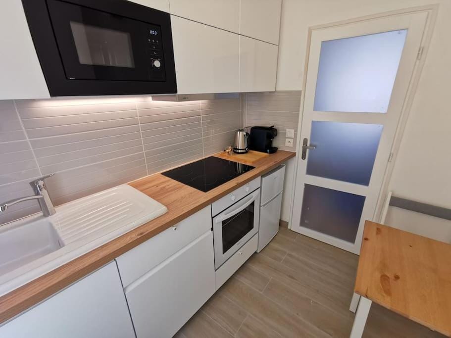 Kitchen or kitchenette, dishwasher, oven, stove, toaster