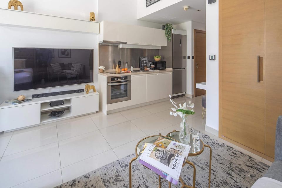 Frank Porter - Claren Tower Apartment in Dubai