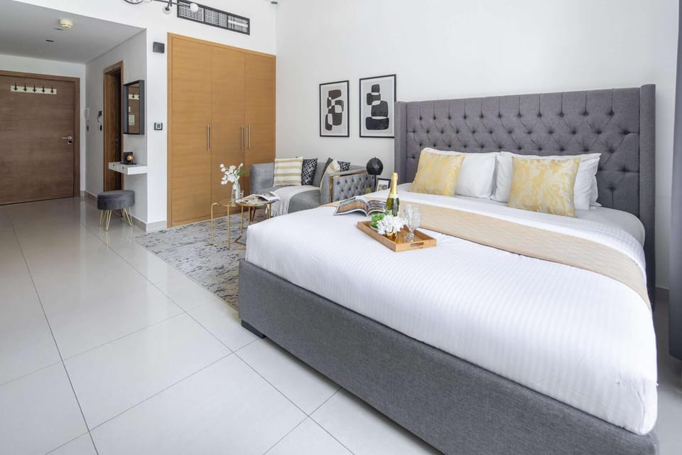 Frank Porter - Claren Tower Apartment in Dubai