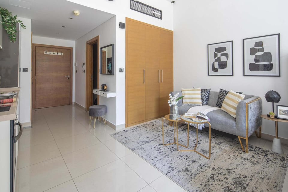 Frank Porter - Claren Tower Apartment in Dubai