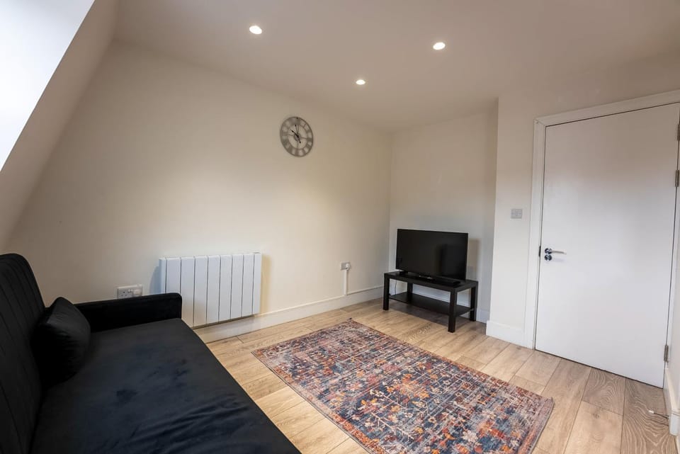 TV and multimedia, Living room, Seating area, heating, internet