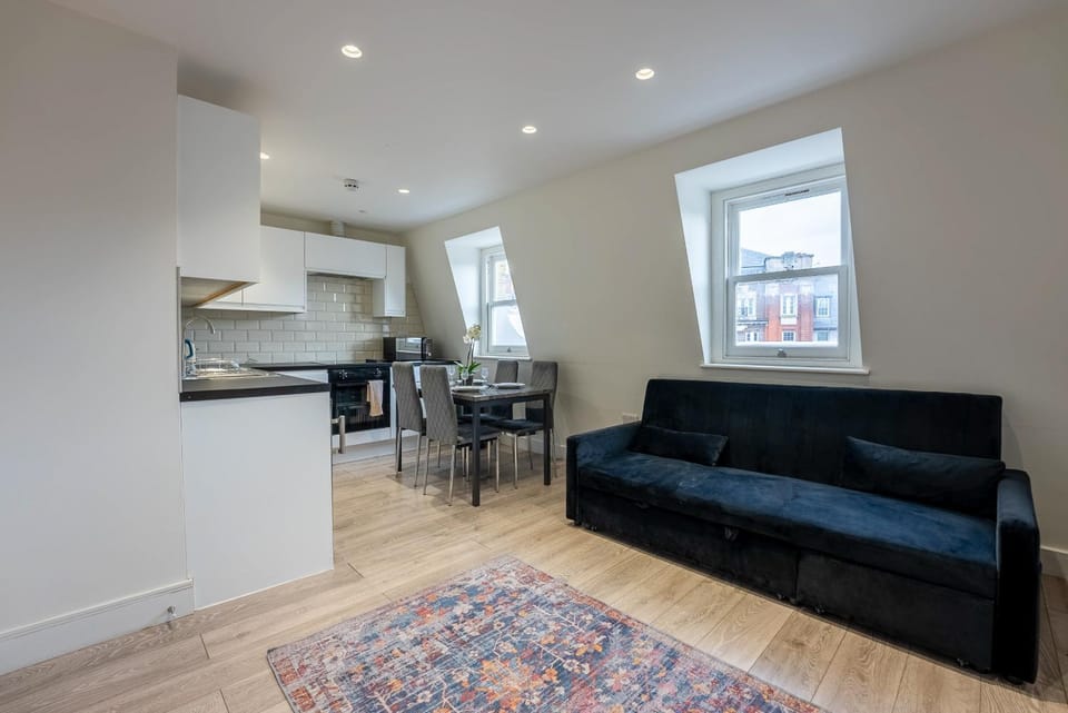 Kitchen or kitchenette, Living room, Seating area, Dining area, minibar, pet friendly, stove