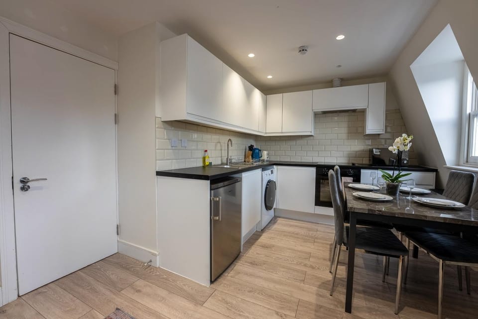 Kitchen or kitchenette, Dining area, minibar, pet friendly, stove