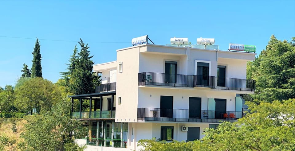 Property building, Spring, Day, Garden, View (from property/room), Balcony/Terrace, Garden view