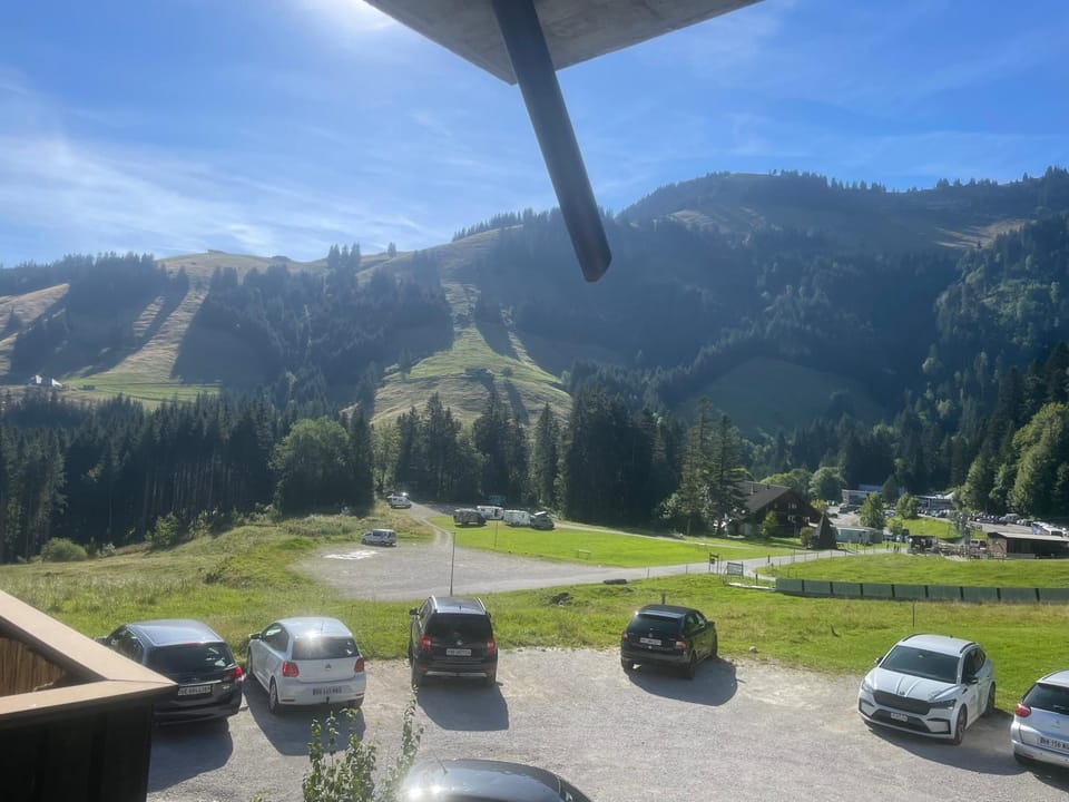 Nearby landmark, Mountain view, Parking