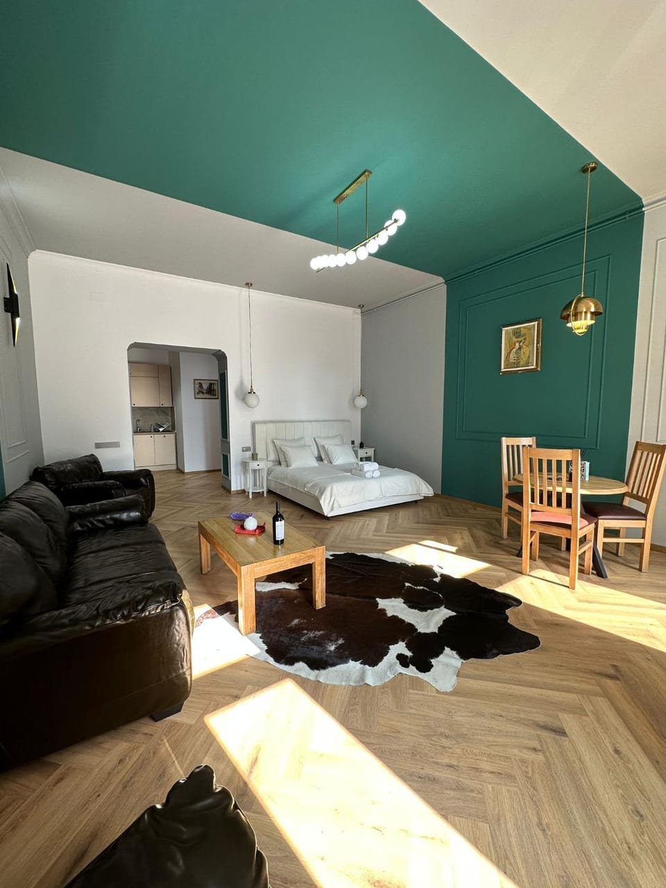 Bed, Living room, Photo of the whole room, Seating area, Bedroom