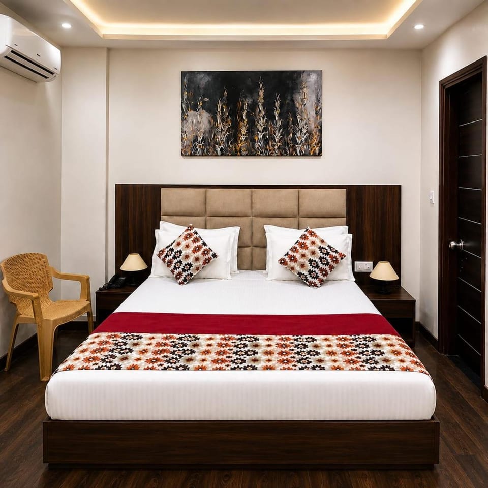 Bed, Photo of the whole room, Bedroom, air conditioner