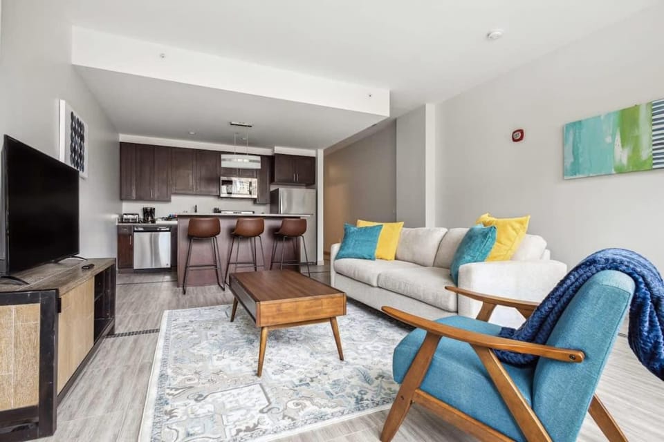 TV and multimedia, Living room, Seating area, Dining area, Evening entertainment