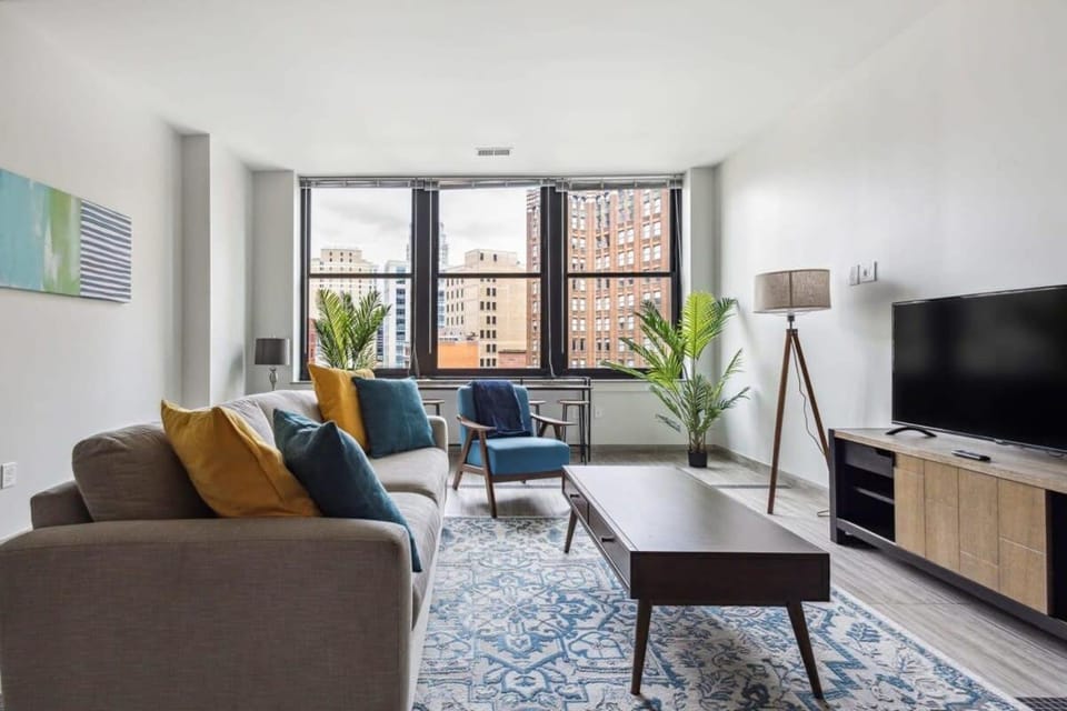 TV and multimedia, Living room, Seating area, Evening entertainment