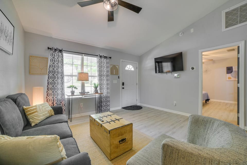 4 Mi to Dtwn! Tallahassee Home w/ Private Deck House in Tallahassee