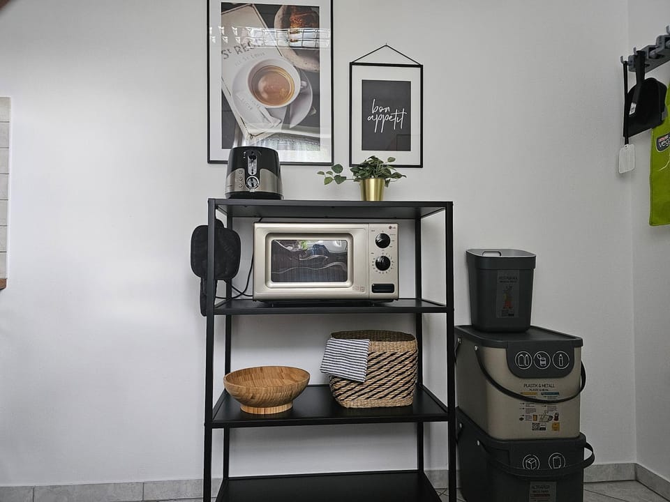 minibar, toaster