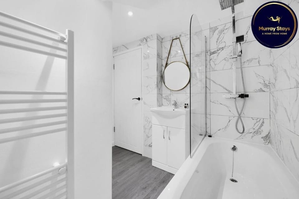 2 Bed Basement Apartment Short Term Rental & Flexible Renting Shoreditch With Free WiFi ! Apartment in London Borough of Islington