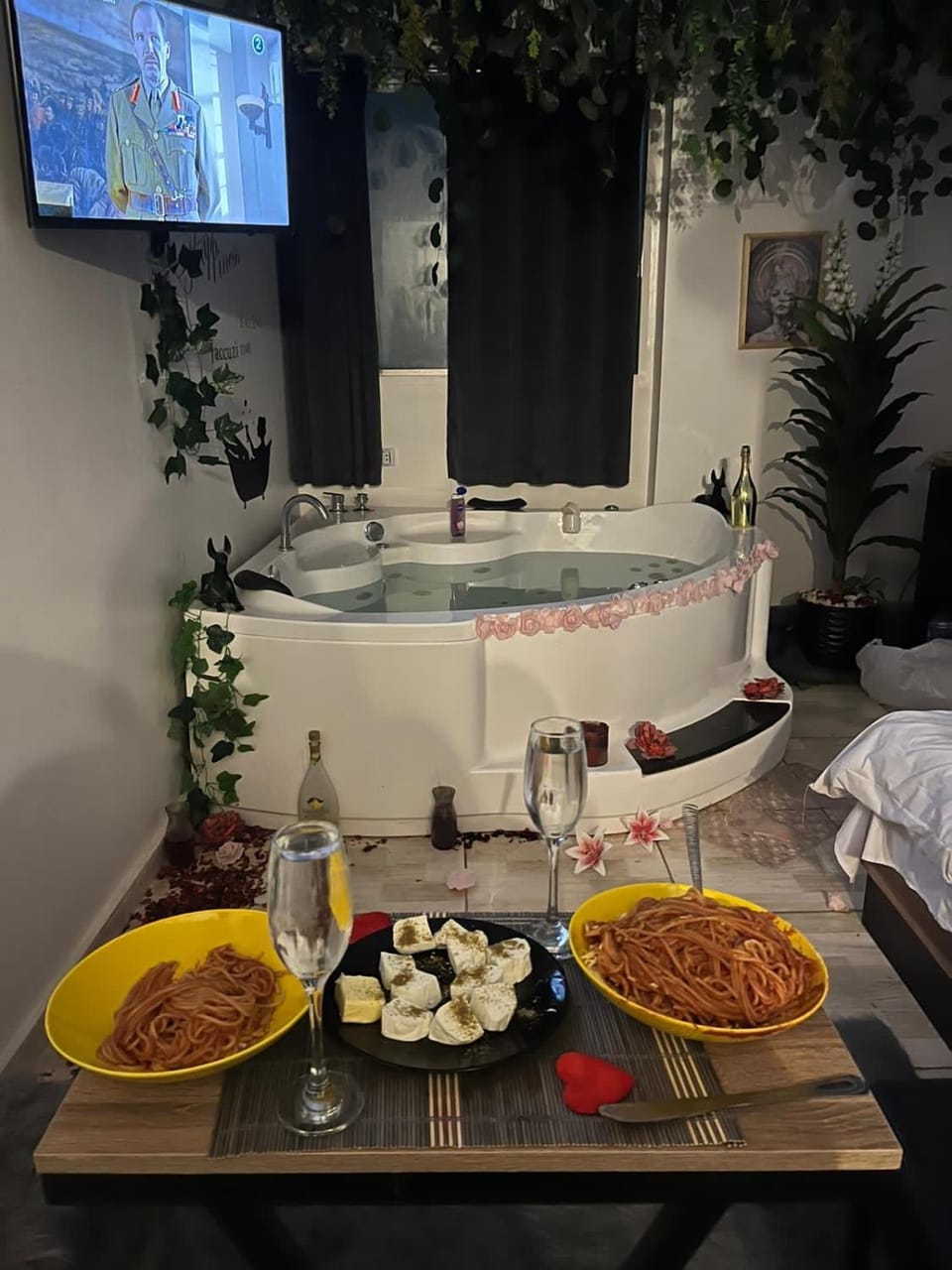 Hot Tub, Food and drinks