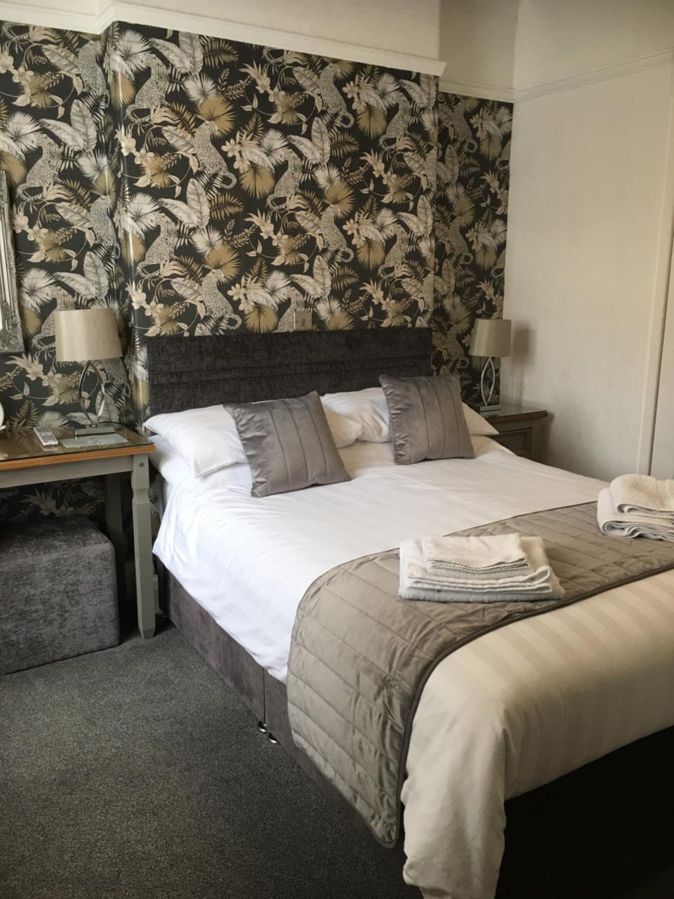 The Kenmore Guest House Bed and Breakfast in Llandudno
