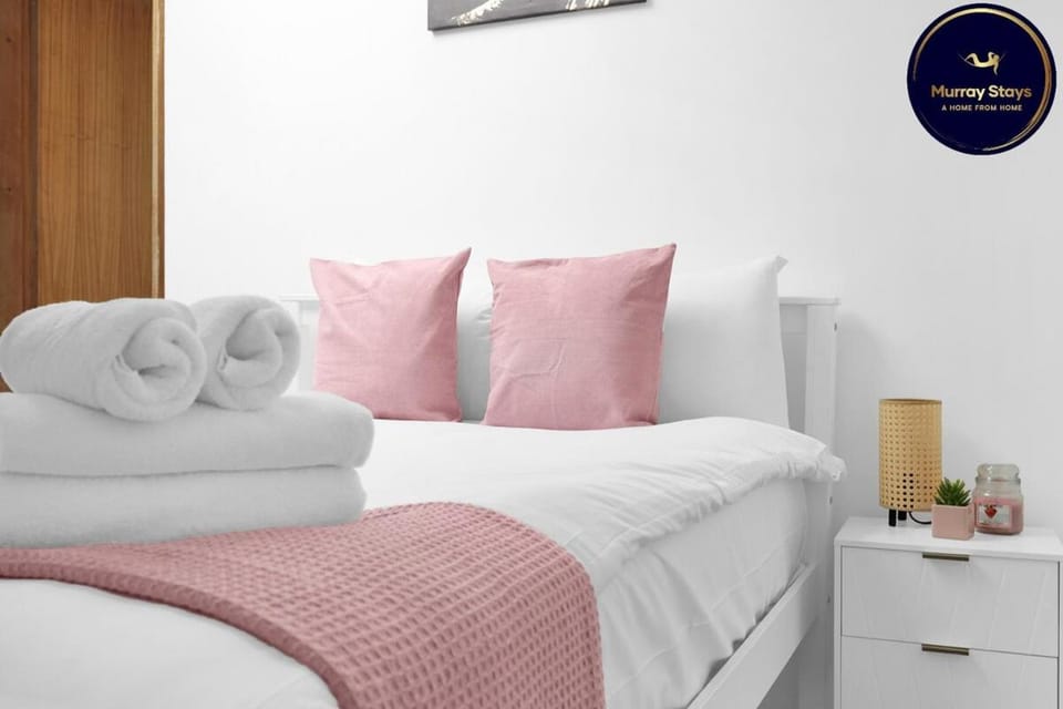 Large Industrial Style 2 Bedroom Apartment Short Term Rental & Flexible Renting Canary Wharf With Free WiFi Apartment in London