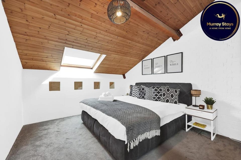Large Industrial Style 2 Bedroom Apartment Short Term Rental & Flexible Renting Canary Wharf With Free WiFi Apartment in London
