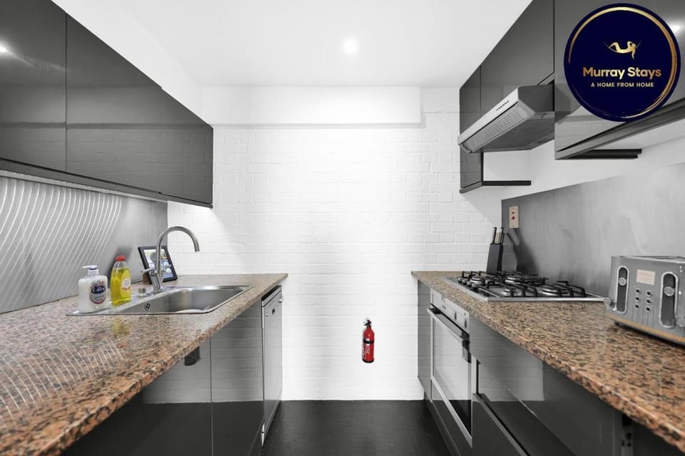 Large Industrial Style 2 Bedroom Apartment Short Term Rental & Flexible Renting Canary Wharf With Free WiFi Apartment in London