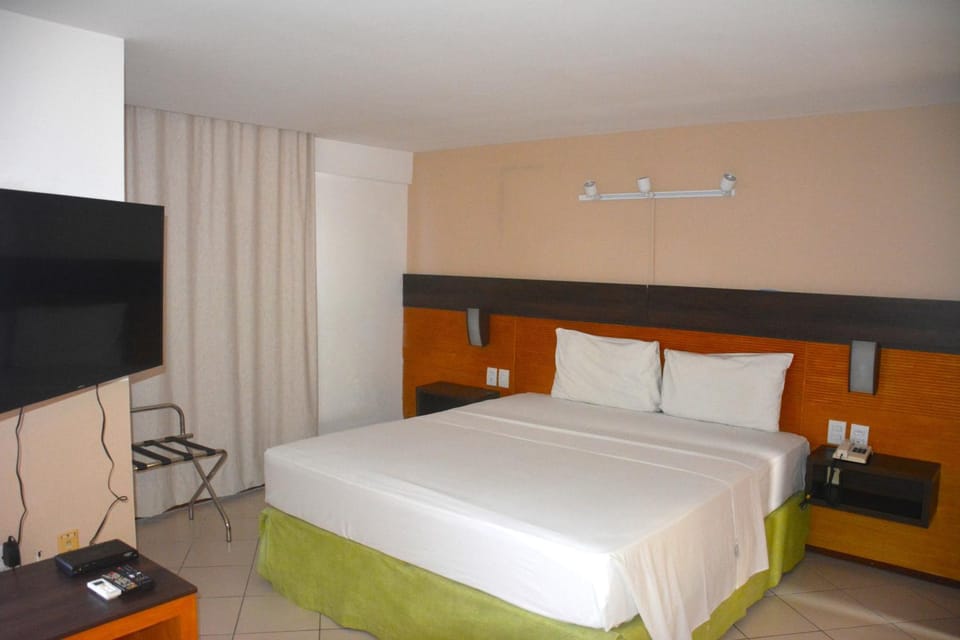 Bed, TV and multimedia, Bedroom