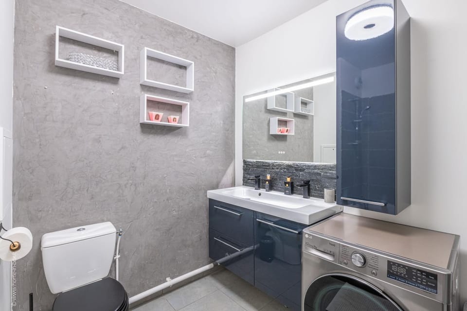 Toilet, Bathroom, washing machine