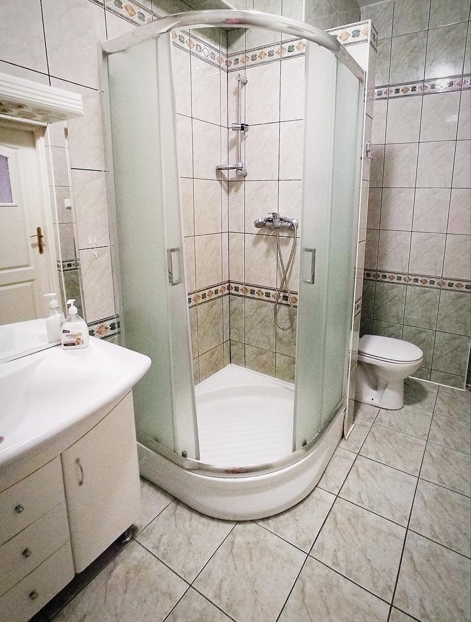 Shower, Toilet, Bathroom, microwave
