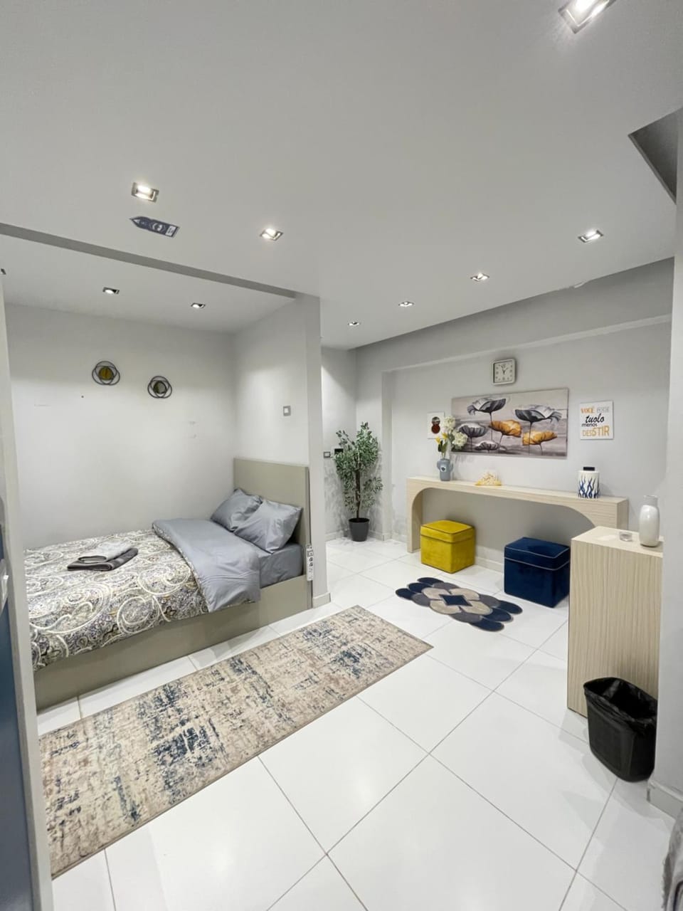 Bed, Photo of the whole room