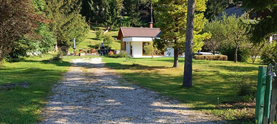 Property building, Day, Garden, Garden view
