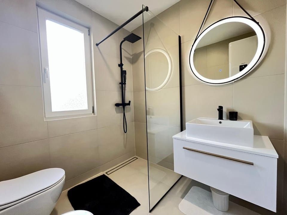 Shower, Toilet, Bathroom, towels