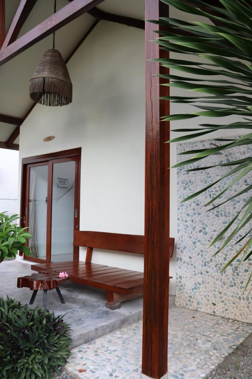 OUTSIDE bungalow Hotel in Sekongkang