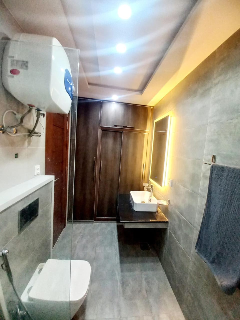 Con Stay Luxury Apartments Bahria Town Lahore Apartment in Lahore