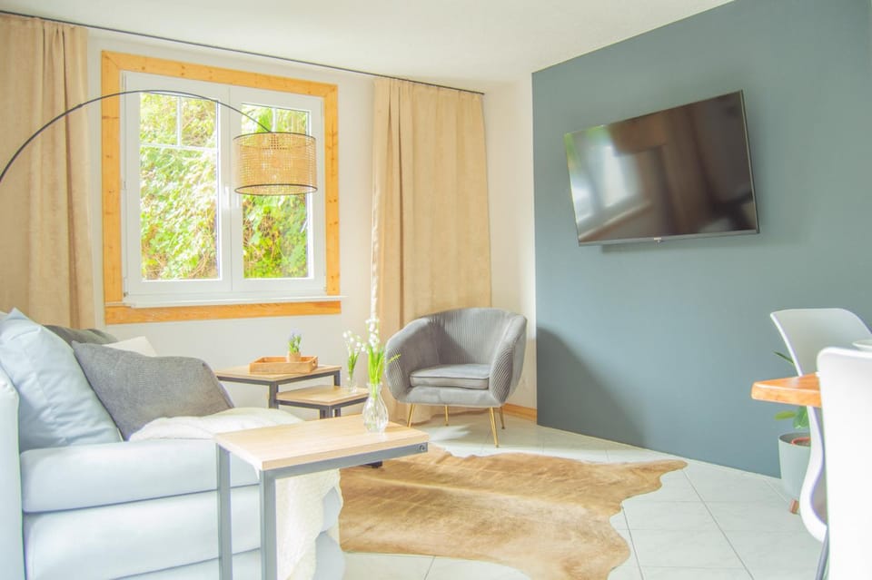 Communal lounge/ TV room, TV and multimedia, Seating area