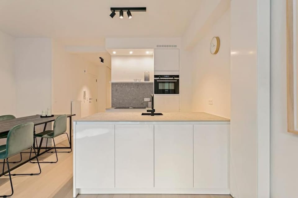 Kitchen or kitchenette, Dining area, oven, stove