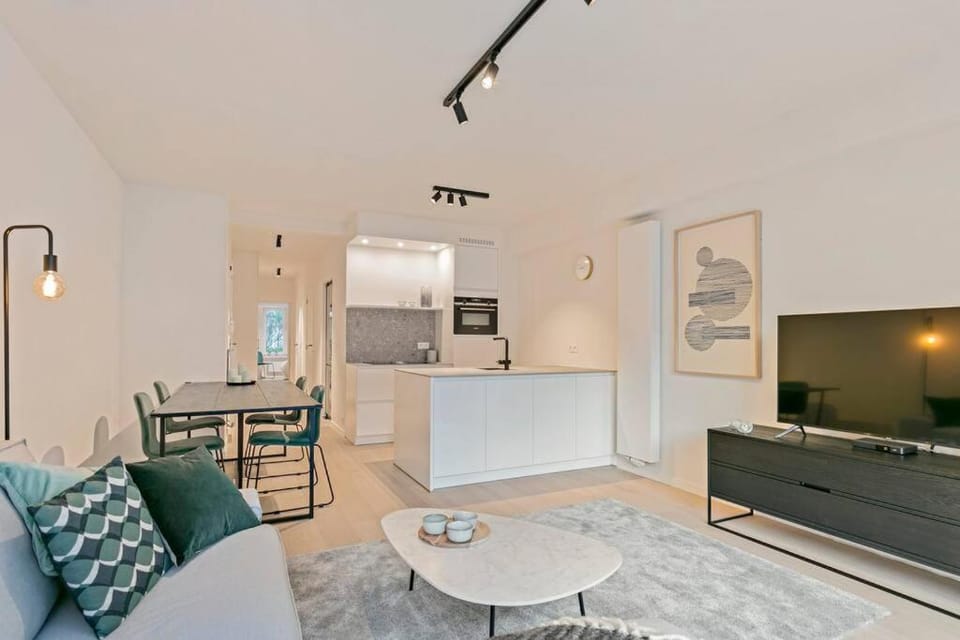 TV and multimedia, Kitchen or kitchenette, Living room, Seating area, Dining area, oven