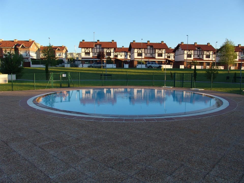 Kids's club, Swimming pool
