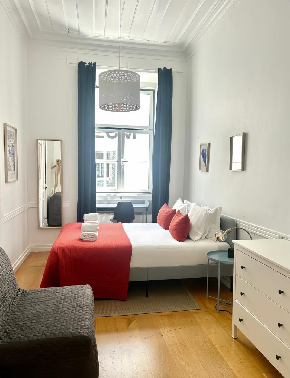 Bed, Photo of the whole room, Bedroom