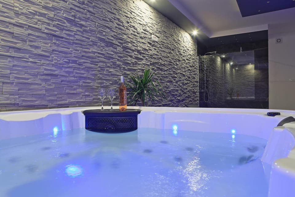 Hot Tub, Spa and wellness centre/facilities