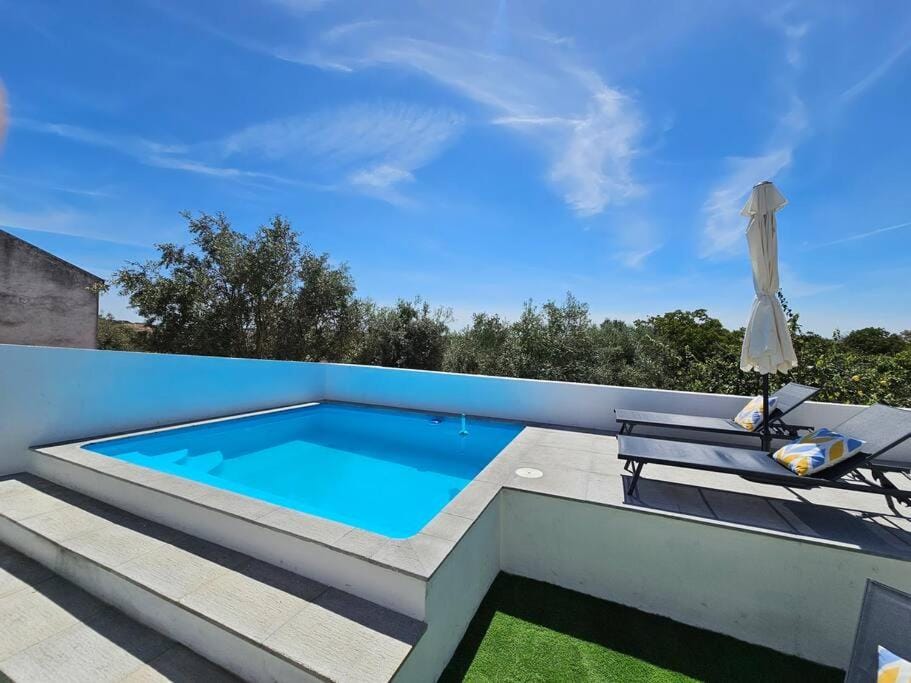 Pool view, Swimming pool, sunbed