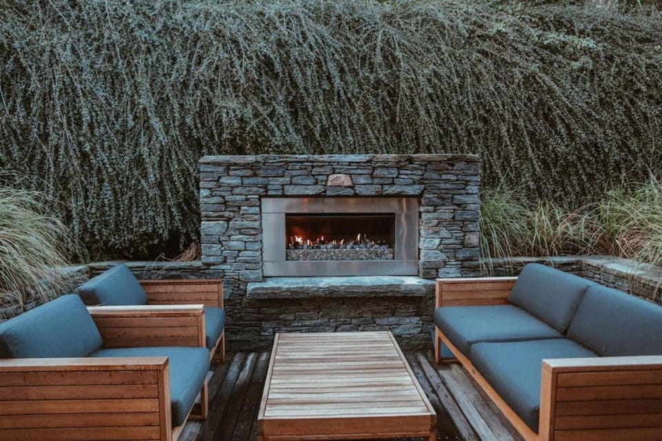 Patio, BBQ facilities, Seating area, fireplace