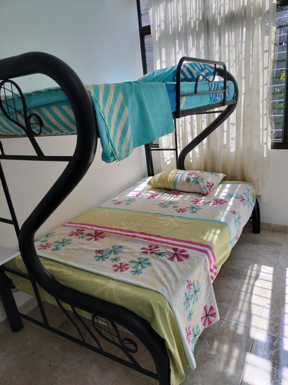 Photo of the whole room, Bedroom