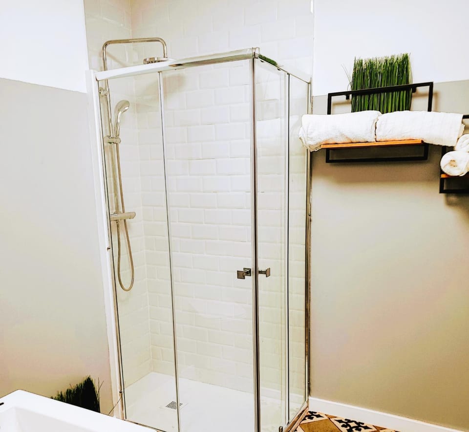 Shower, Bathroom, towels