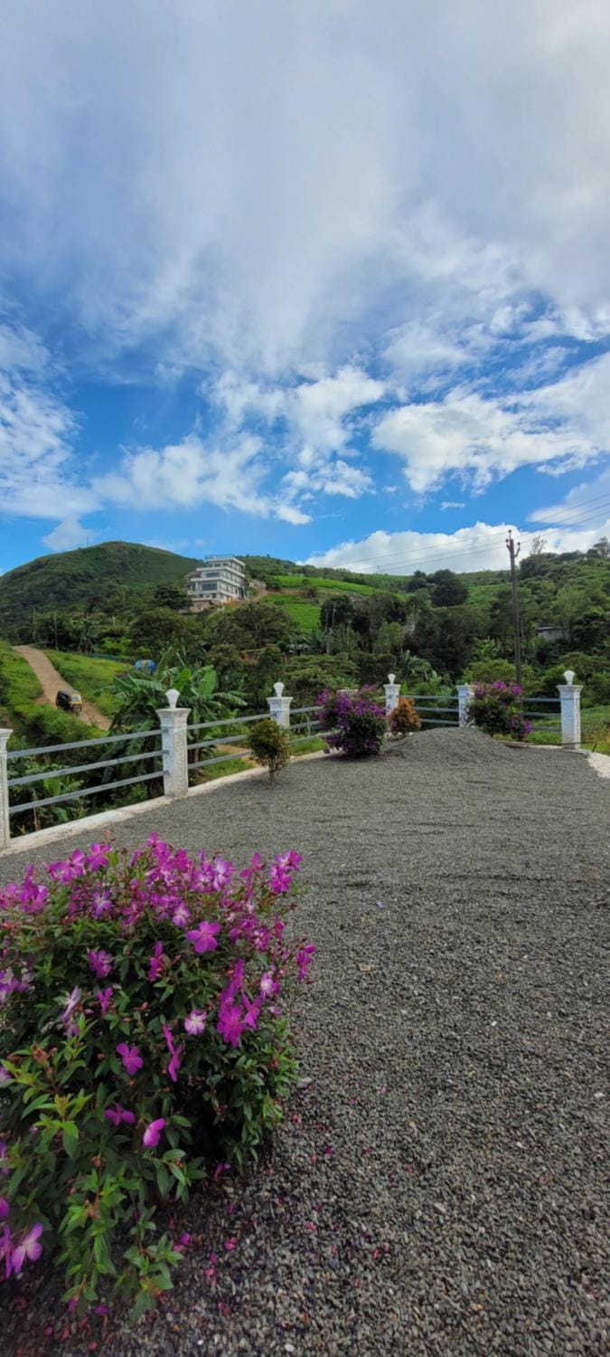 Calvary Mount MISTYBREEZE HOLIDAY HOME Bed and Breakfast in Kerala