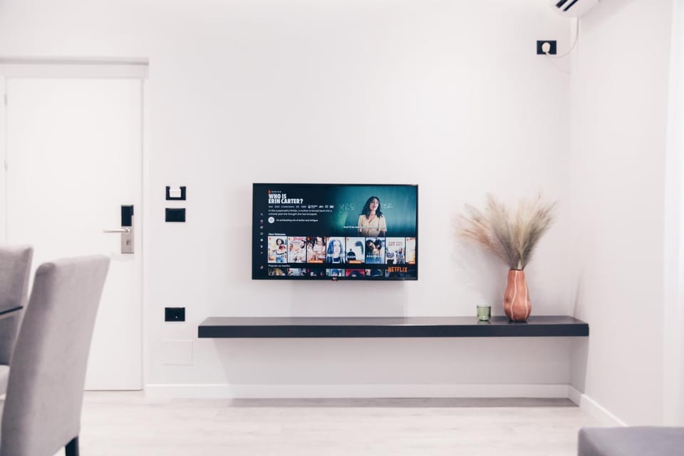Communal lounge/ TV room, TV and multimedia, Decorative detail, Evening entertainment
