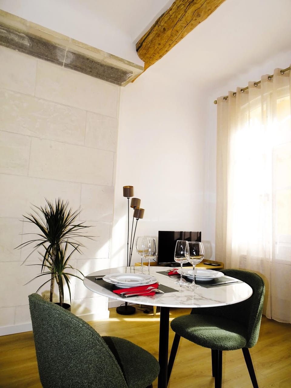 AUGUSTINS FOUNTAIN Studio Cosy AIX Centre Historique à 3 minutes de COURS MIRABEAU -WIFI-SMART TV-RUE CALME Apartment in Aix-en-Provence