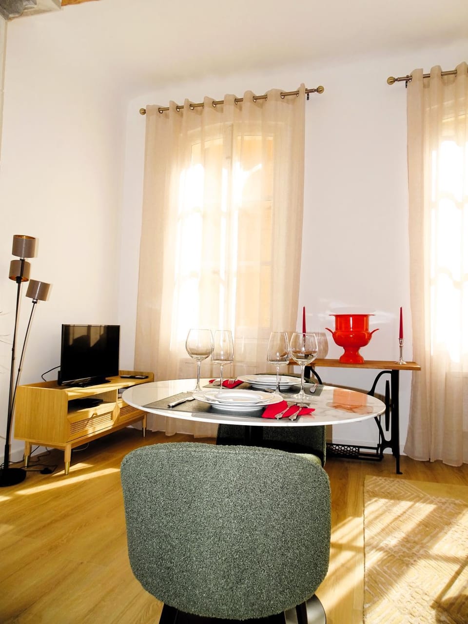 AUGUSTINS FOUNTAIN Studio Cosy AIX Centre Historique à 3 minutes de COURS MIRABEAU -WIFI-SMART TV-RUE CALME Apartment in Aix-en-Provence