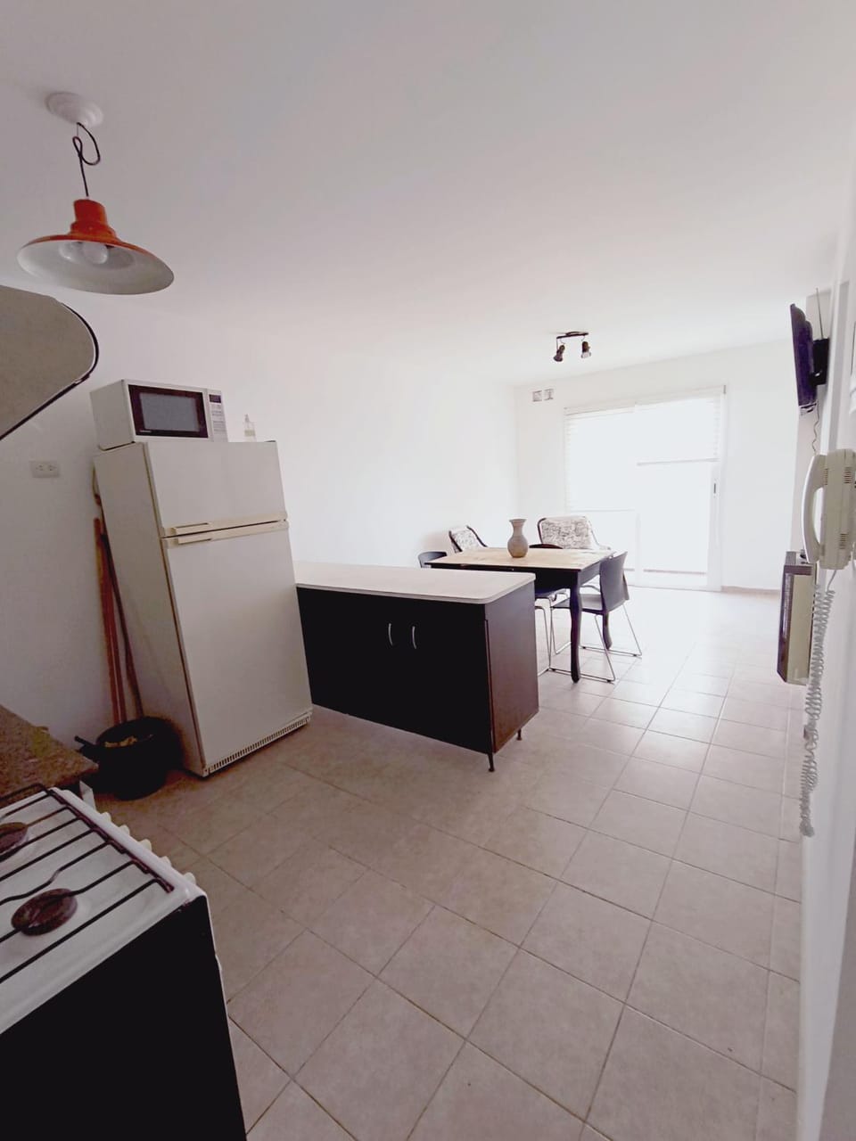 Kitchen or kitchenette, Dining area