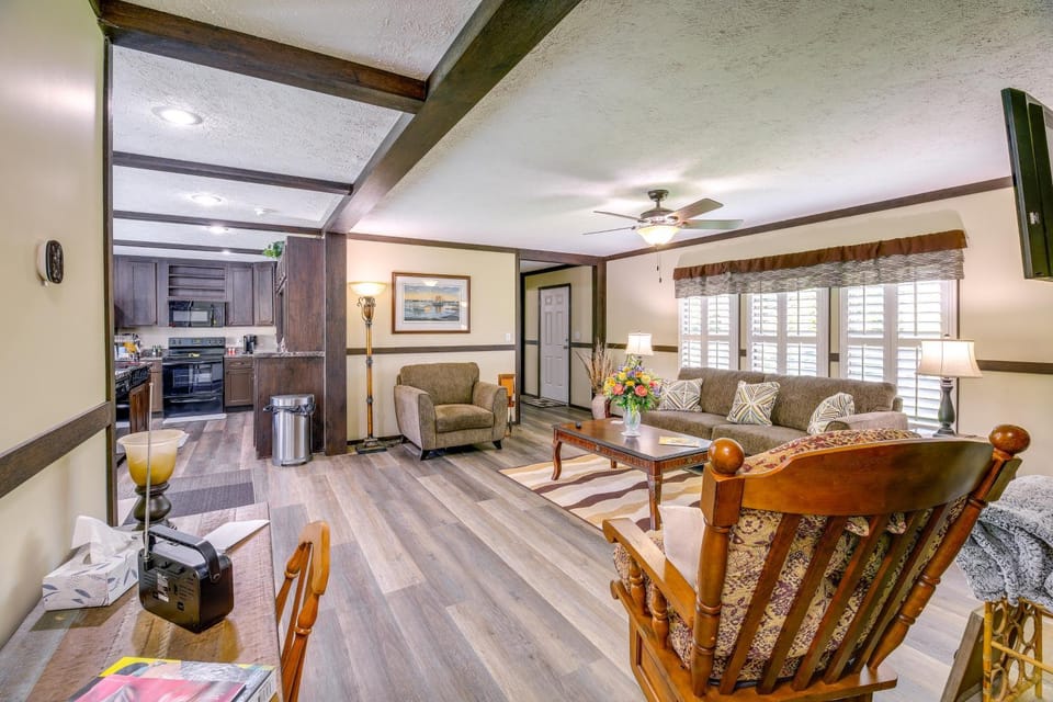 Dog-Friendly Home w/ Mtn Views in Chilhowie! House in Virginia
