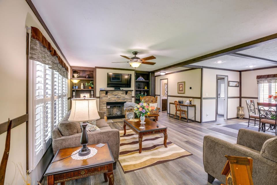 Dog-Friendly Home w/ Mtn Views in Chilhowie! House in Virginia