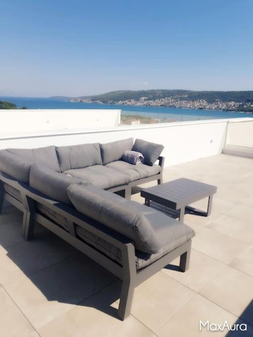 Luxury apartment with Pool, Jacuzzi and Sea View Split Apartment in Trogir
